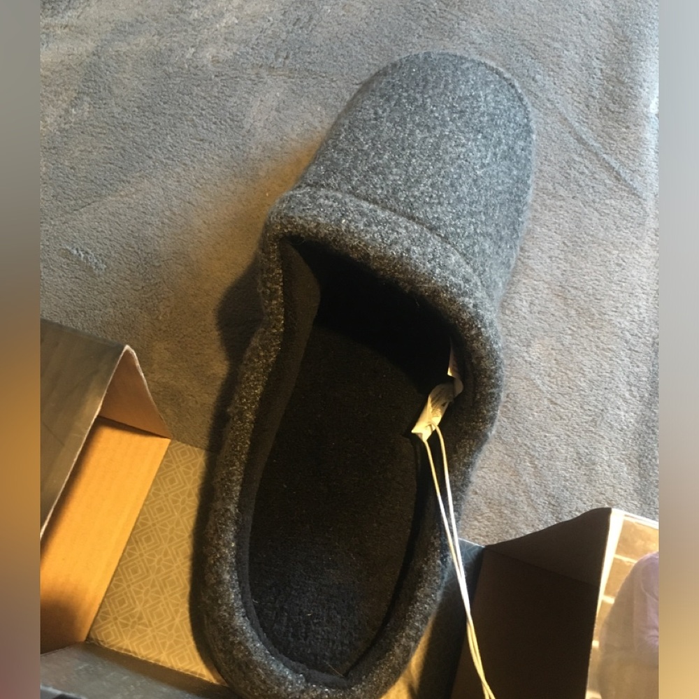 Isotoner Memory Foam Slippers - Black - Picture 5 of 6